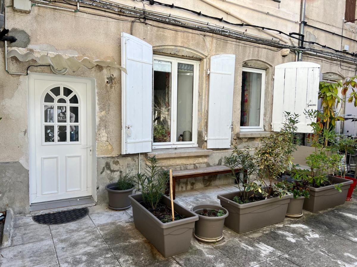 La Courette - T2 Plus Parking Gratuit Nîmes Dış mekan fotoğraf